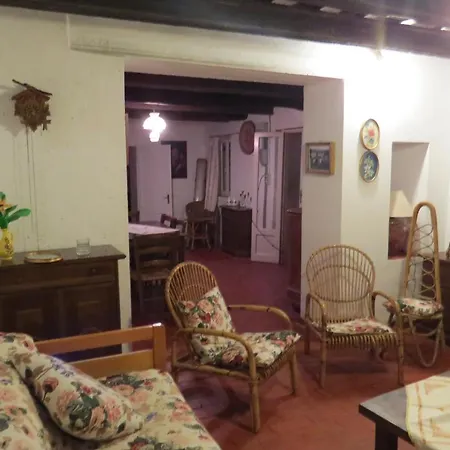 Bebrettino Atipico. Un Into The Wild Tranquillo Country house